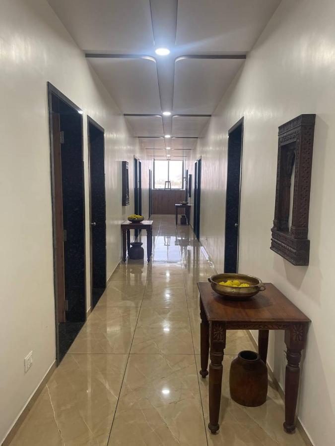 Hotel Nilkanth Navsari Exteriör bild