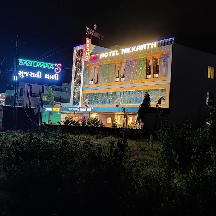 Hotel Nilkanth Navsari Exteriör bild