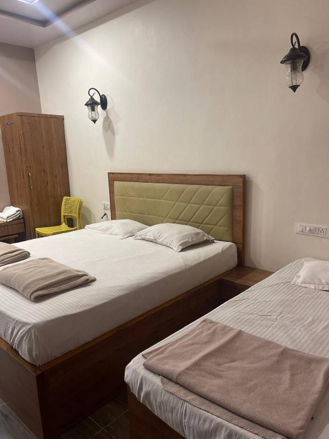 Hotel Nilkanth Navsari Exteriör bild