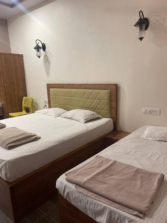 Hotel Nilkanth Navsari Exteriör bild